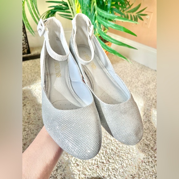 🪩 Dream Pairs silver sparkly glitter ballet flats with ankle strap never worn - Picture 1 of 3